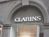 Clarins weie Leuchtbuchstaben in Mnchen LED Technologie