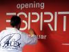 Montage von Innenbeschriftung fr Esprit in Mnchen